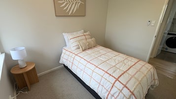 2 bedrooms, iron/ironing board, travel cot, free WiFi