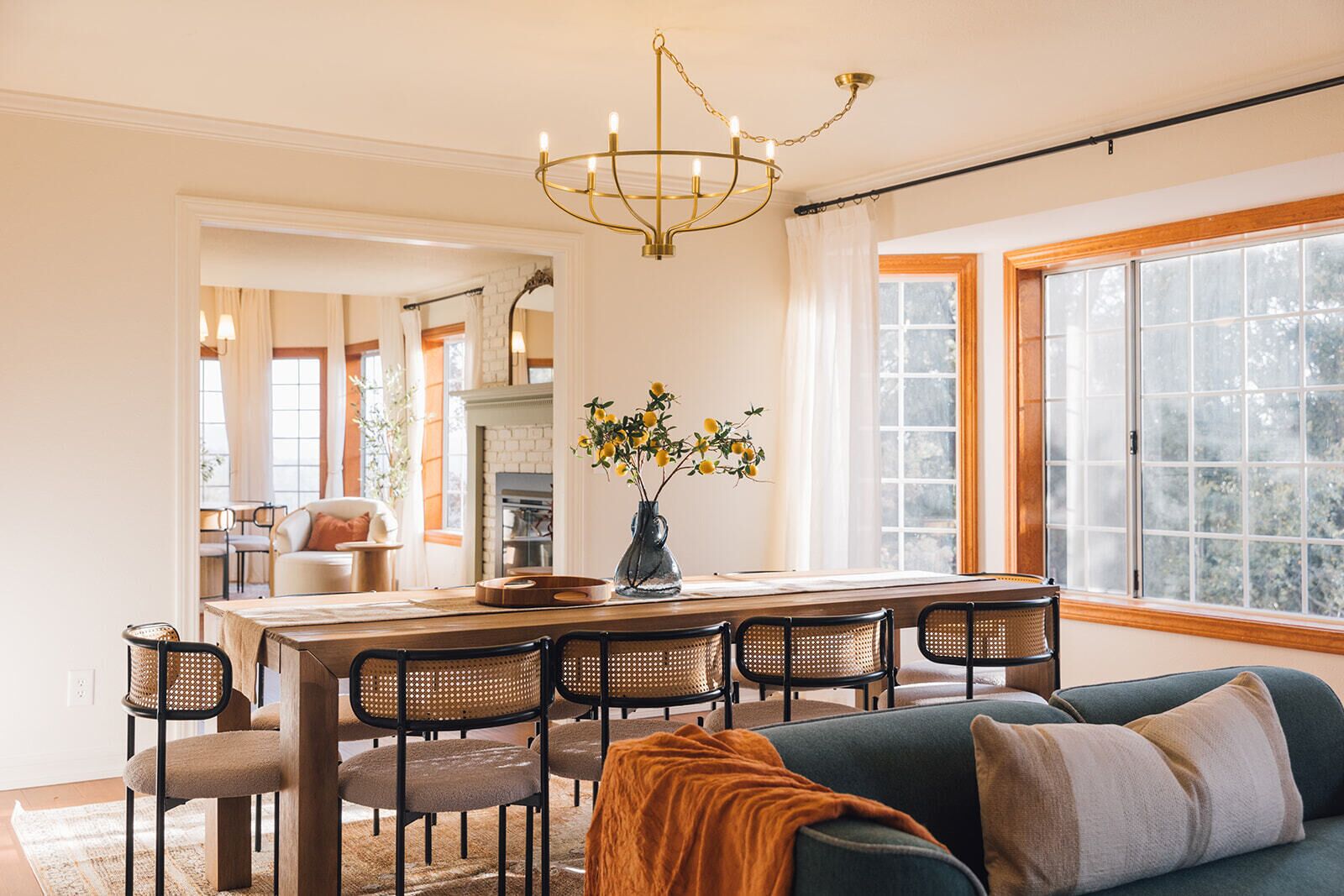 Smart TV, chimenea, futbolito y tenis de mesa 