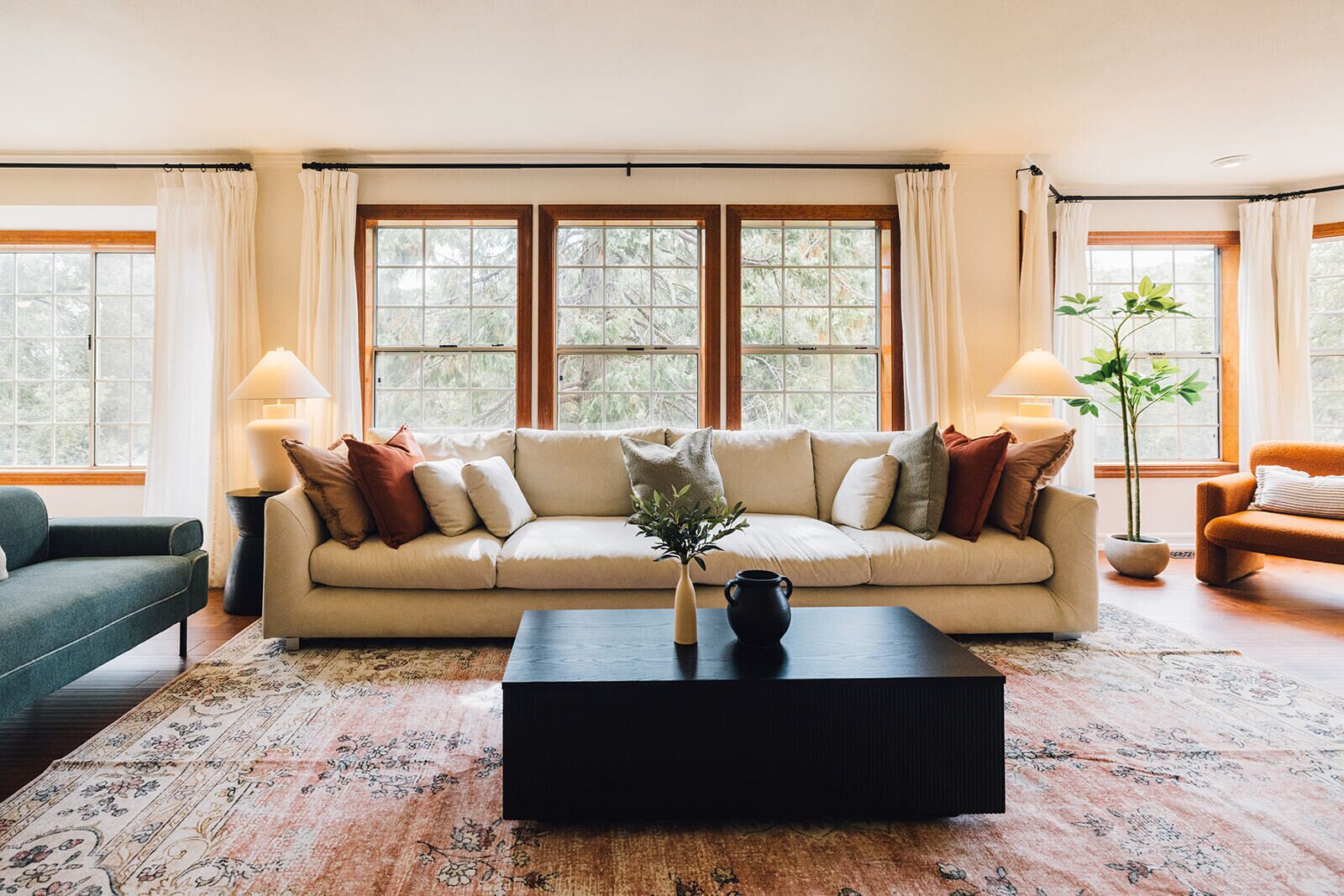 Smart TV, chimenea, futbolito y tenis de mesa 