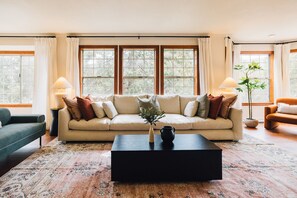 Smart TV, fireplace, table football, ping pong