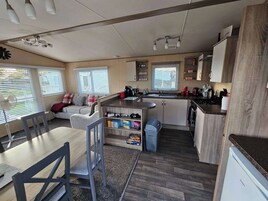 Chalet | Private kitchen | Fridge, microwave, oven, stovetop