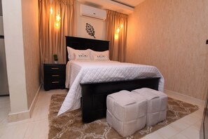 Ropa de cama de alta calidad y escritorio 