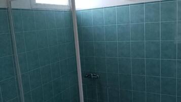 Handtücher, Seife, Toilettenpapier