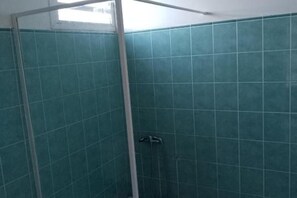 Handtücher, Seife, Toilettenpapier