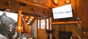 Safari-Theme Lodge w/ Hot Tub at Fall River Lake for Family, Hunting or Fishing!