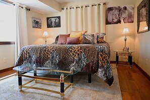 3 bedrooms, free WiFi, bed sheets, wheelchair access - Safari-Theme Lodge w/ Hot Tub at Fall River Lake for Family, Hunting or Fishing! (Fall River)