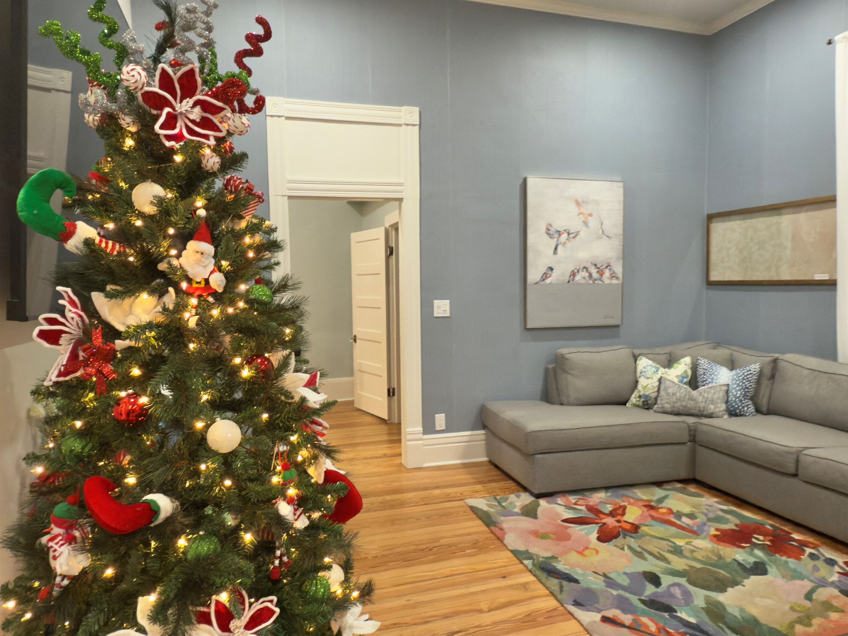 スマートテレビ、テレビゲーム、卓球台、書庫