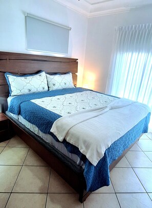 2 quartos, ferros/tábuas de passar roupa, Wi-Fi, roupa de cama