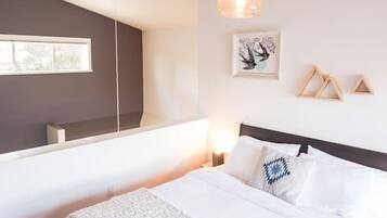 1 soverom, skrivebord, wi-fi (inkludert) og sengetøy