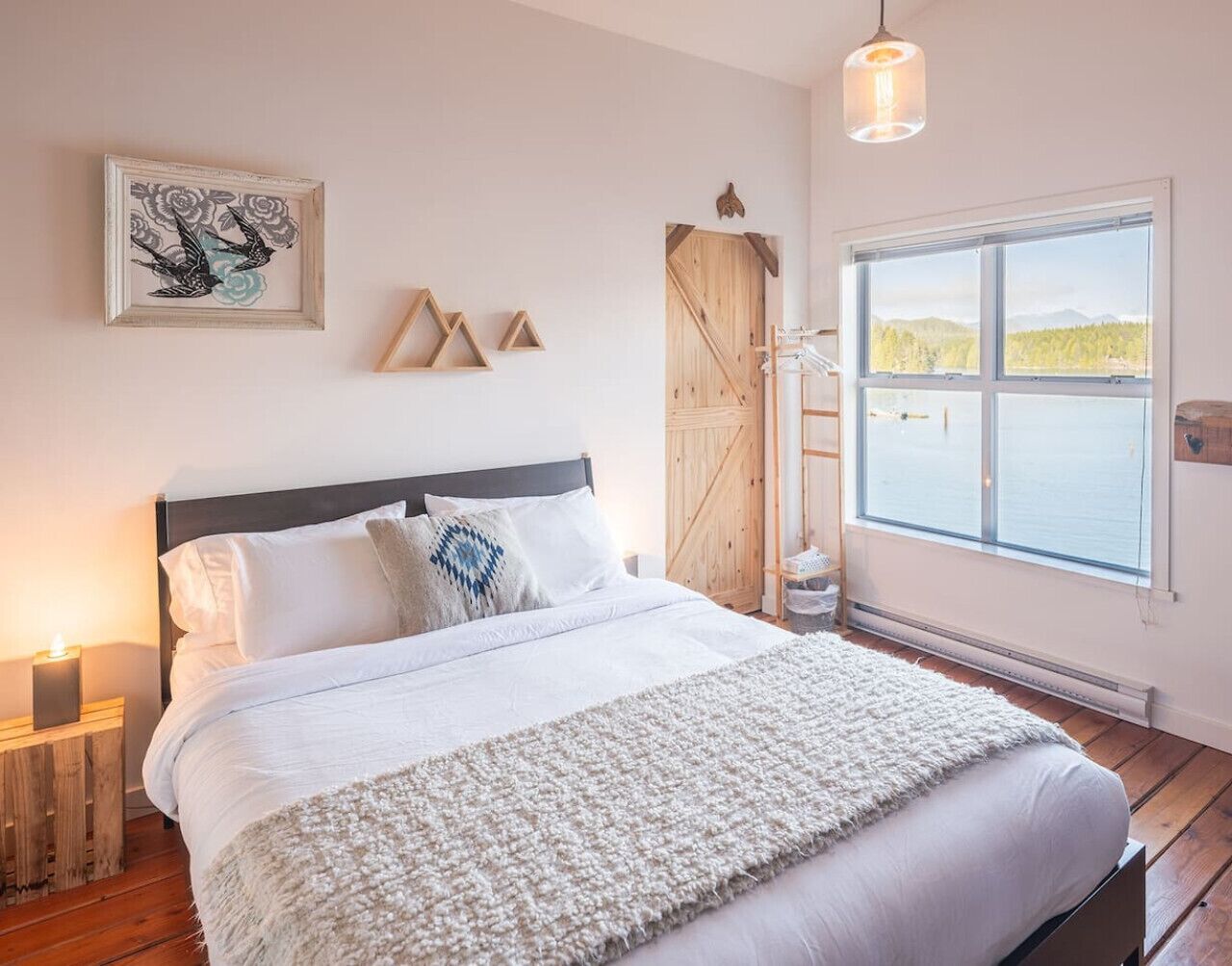 1 soverom, skrivebord, wi-fi (inkludert) og sengetøy