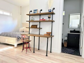 2 bedrooms, desk, WiFi, bed sheets - Luxury Oasis in Bayside-Private, Brand New (Bayside)