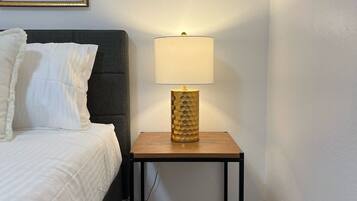 2 bedrooms, iron/ironing board, WiFi