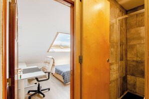 1 bedroom, iron/ironing board, WiFi, bed sheets - CQ12 ❤️ Cozy Room with Double Bed | Weekly Cleaning (Coimbra)