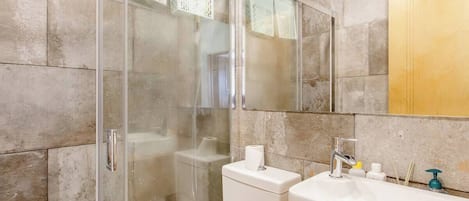 Toallas y papel de baño