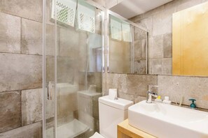 Håndklær og toalettpapir