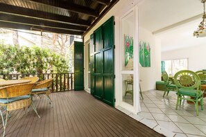 Outdoor dining - Villa Chiara - Santa Margherita di Pula (Santa Margherita di Pula)