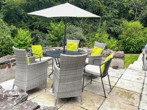 Outdoor dining - 3 bedroom accommodation in Chulmleigh (Chulmleigh)