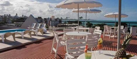 屋外ダイニングエリア