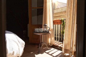 2 bedrooms, iron/ironing board, WiFi