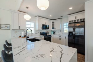 Fridge, microwave, oven, stovetop - Newly renovated, charming coastal retreat in Frisco! (Frisco)