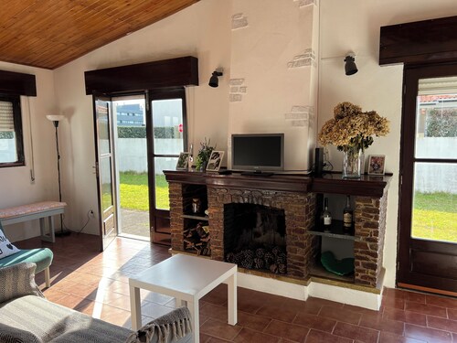3-bedroom beach house in enchanting Apúlia with WiFi
