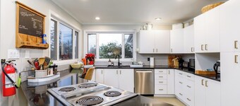 3 Bedroom Family Cottage w/large kitchen, outdoor space. 1.5 bath. Pet friendly!