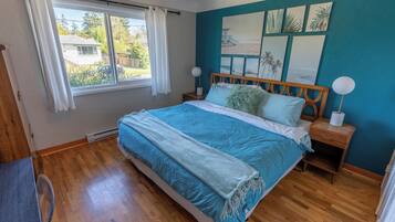 2 bedrooms, iron/ironing board, travel crib, free WiFi