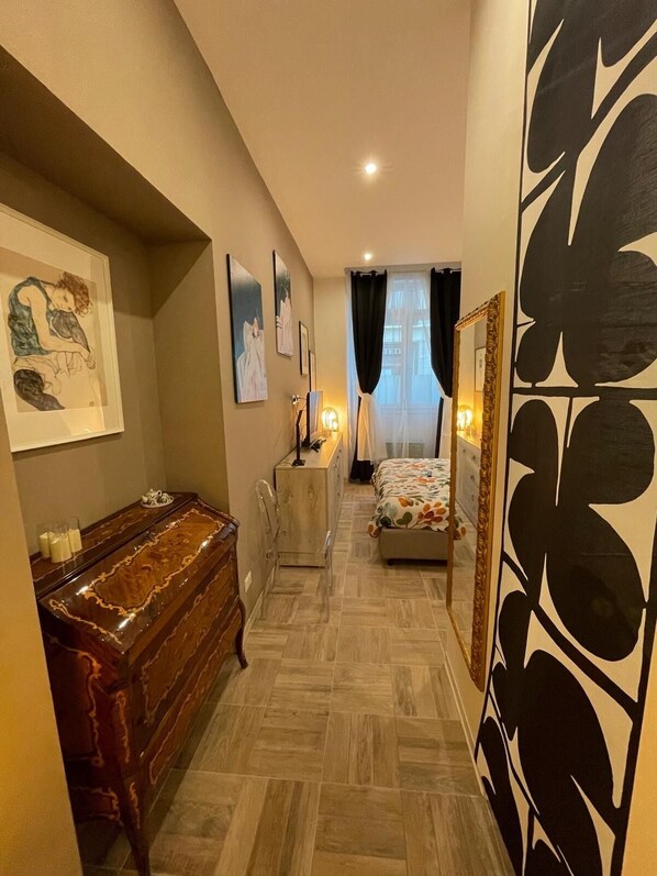 1 habitación, tabla de planchar con plancha, wifi y ropa de cama 