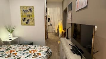 1 chambre, fer et planche à repasser, Wi-Fi, draps fournis