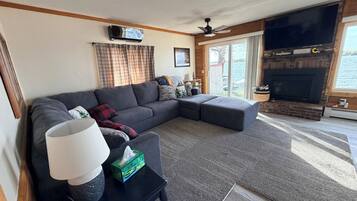 Smart TV, fireplace