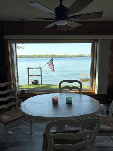 Charming 2-bedroom cabin on Lake Osakis