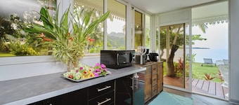 Moorea, Opunohu Bay Villa by the sea