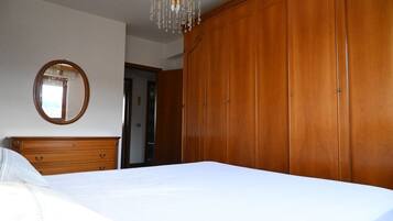 2 bedrooms, bed sheets