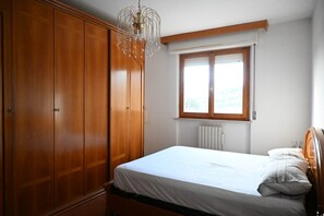 2 bedrooms, bed sheets