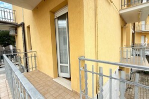 Exterior detail - M423 - Marcelli, comfortable three-room apartment a stone's throw from the sea (Marcelli)