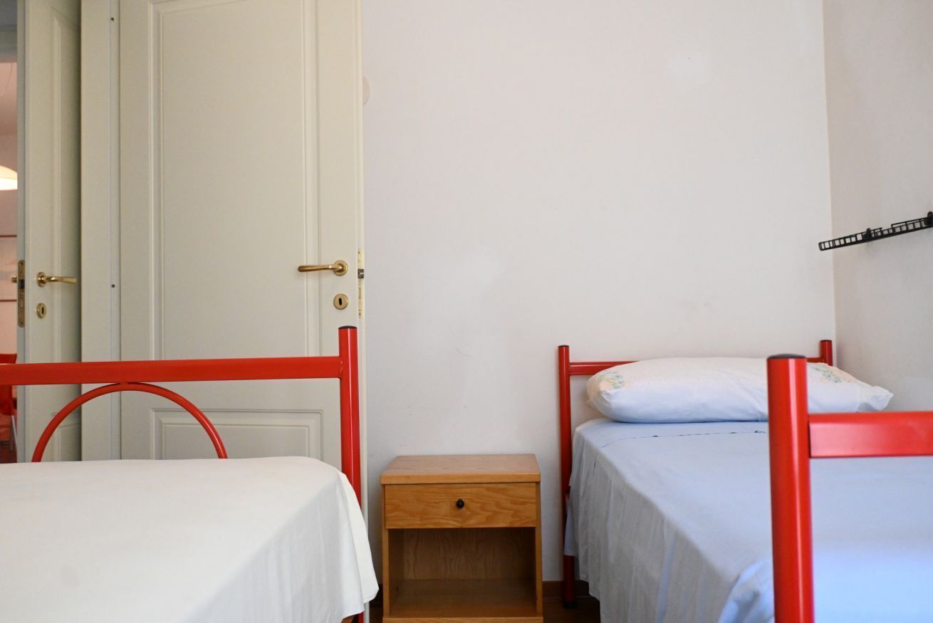 2 bedrooms, bed sheets