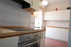 Fridge, oven - M423 - Marcelli, comfortable three-room apartment a stone's throw from the sea (Marcelli)