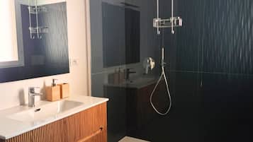 淋浴设施、坐浴桶、毛巾