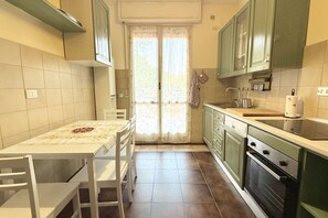 Fridge, oven, dishwasher