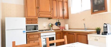 Fridge, oven, dishwasher