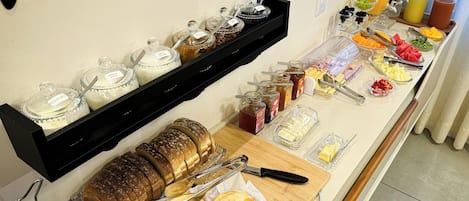 Buffet déjeuner gratuit tous les jours
