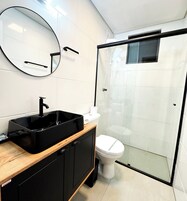 Shower, free toiletries, hair dryer, towels