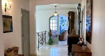 House with private pool, barbecue, large garden, ideally located