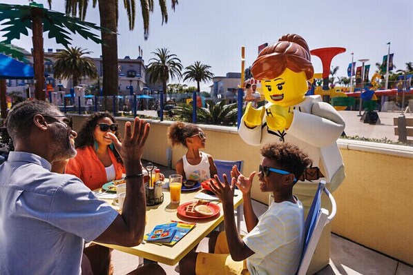 Dining - LEGOLAND California Hotel (Carlsbad)