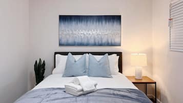 2 bedrooms, iron/ironing board, WiFi