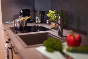 Fridge, oven, dishwasher, coffee/tea maker