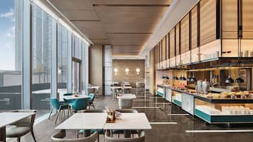 Daily buffet breakfast (CNY 108 per person)
