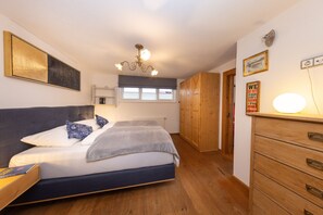 1 bedroom, in-room safe, free WiFi, bed sheets