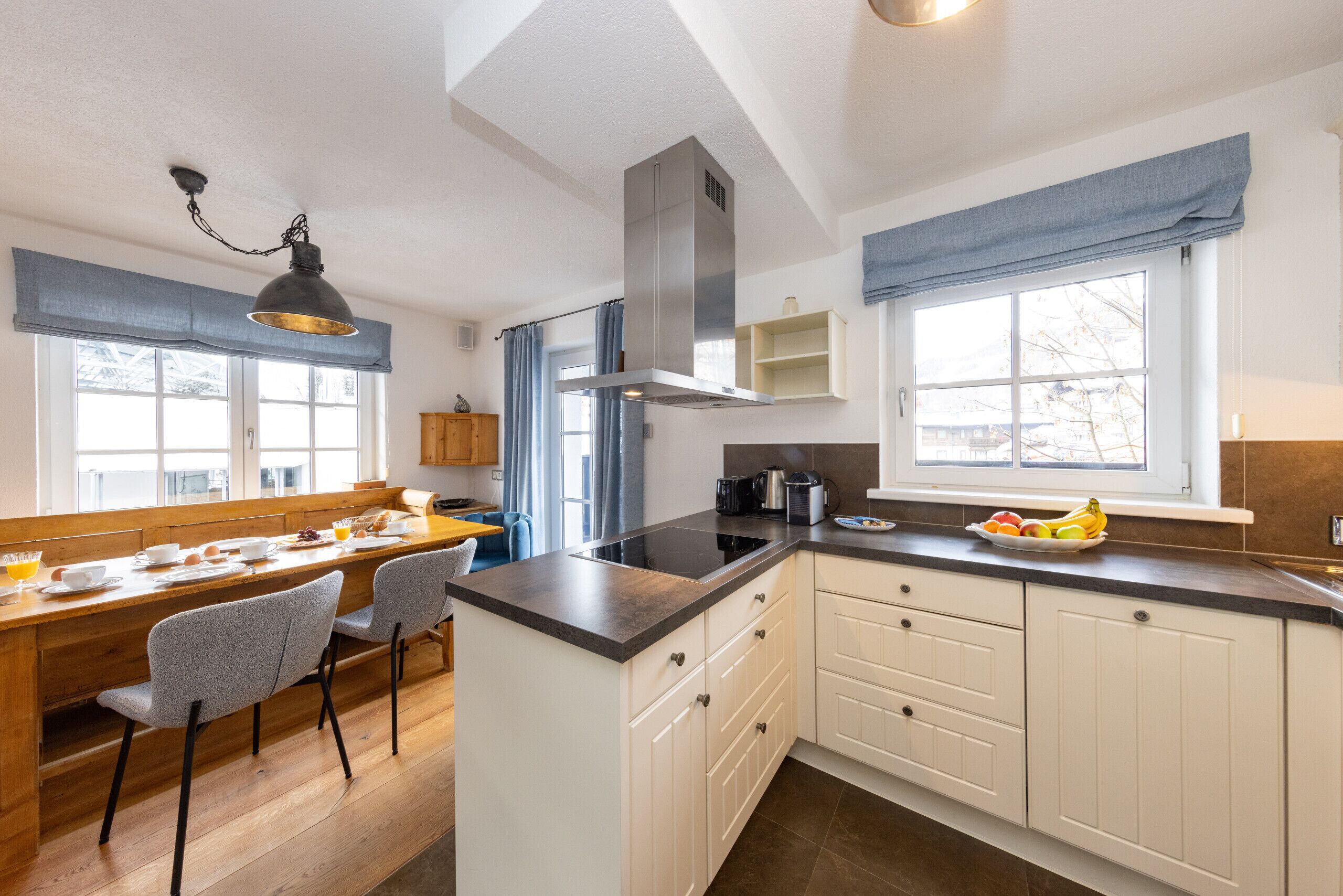 Fridge, oven, dishwasher, coffee/tea maker