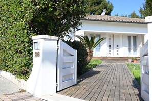 Exterior detail - Villa Lyla - Marcelli, elegant villa with garden overlooking the sea (Marcelli)